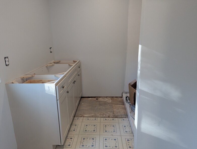 Owners Bathroom - 323 W Main St