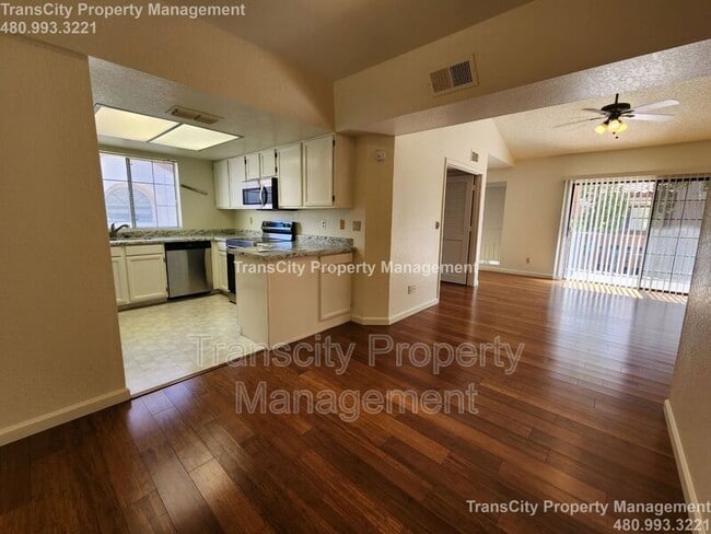 Building Photo - 839 S Westwood