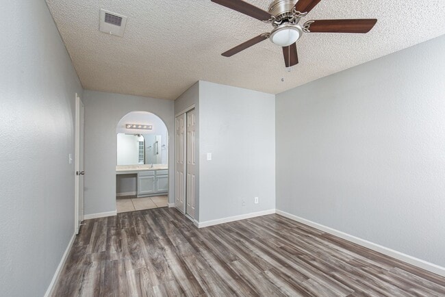 Building Photo - Second story unit overlooking pool in luxury Canyon Gate guard gated community