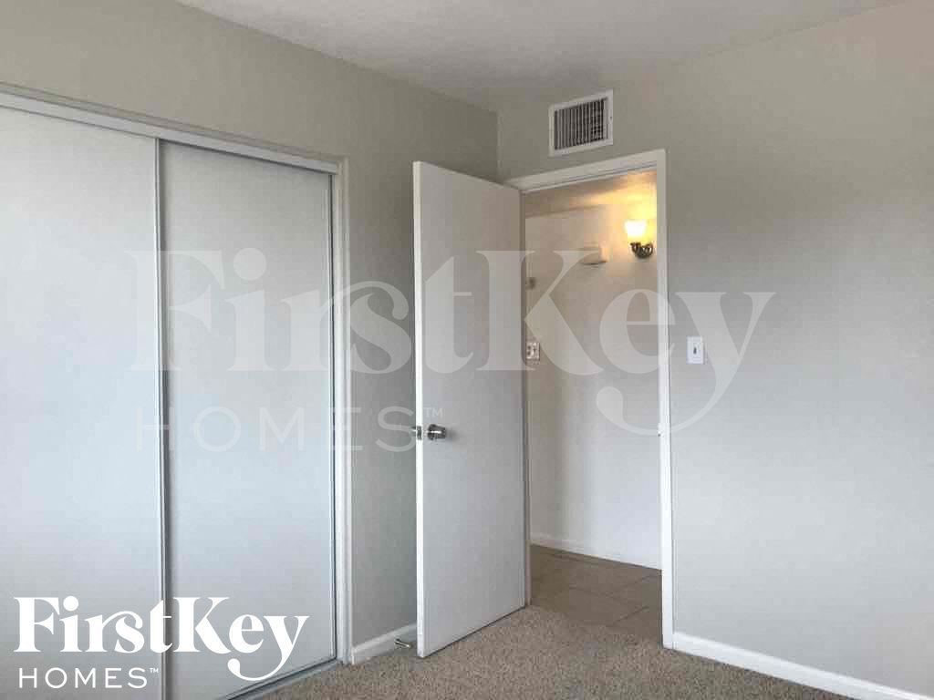 Building Photo - 8707 N 41st Ave