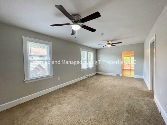 Building Photo - Charming three bedroom cottage in Claymont