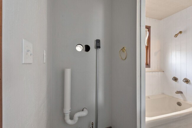 Building Photo - 1646 Ohio St