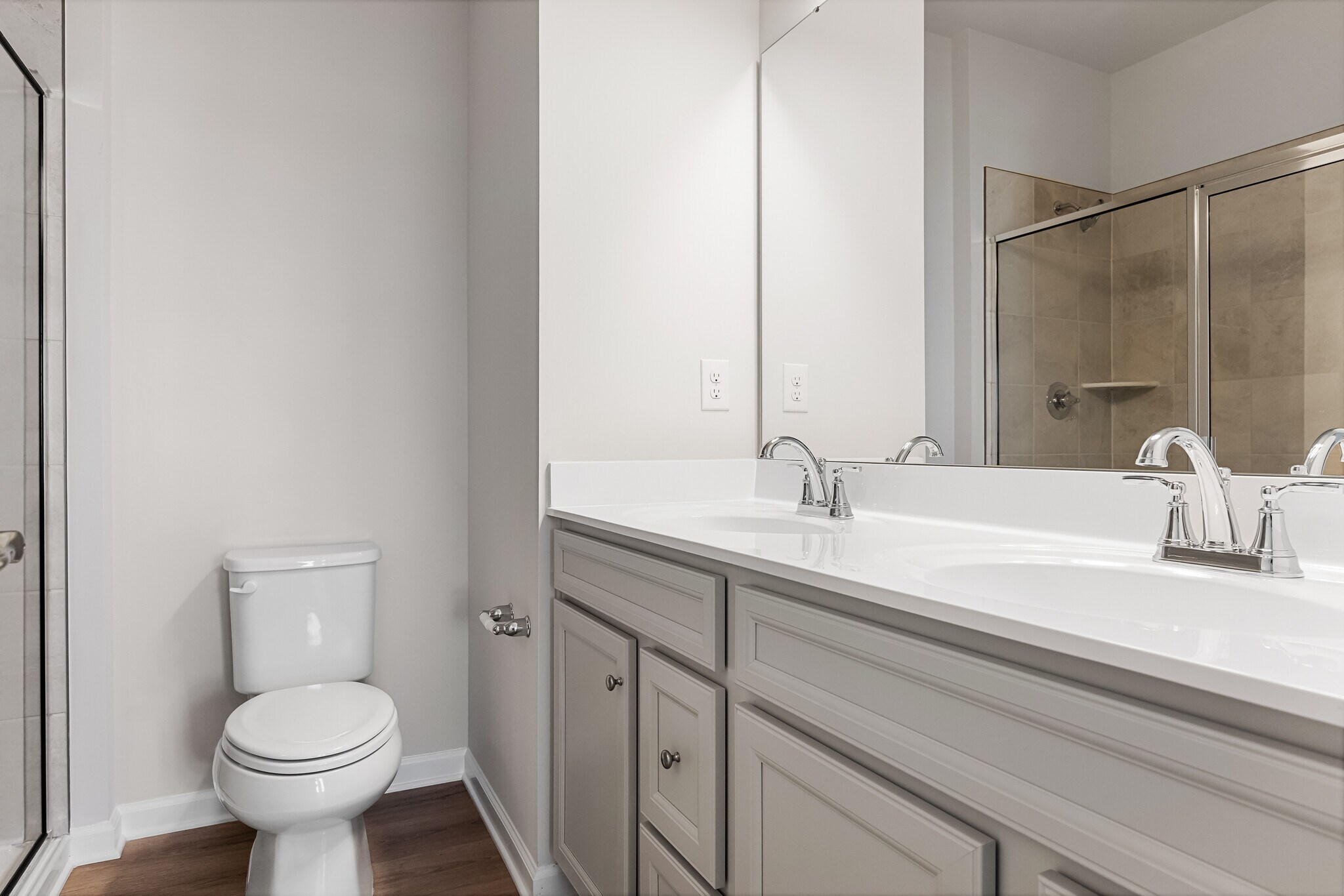 Building Photo - 10 Sidney Ln