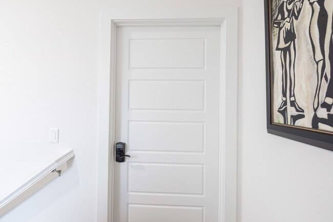 Building Photo - 2612 SW Livingston Square