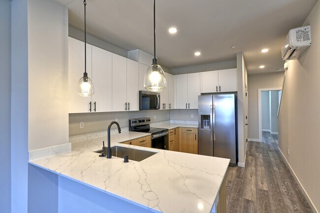 Building Photo - Brand New Luxury Townhomes