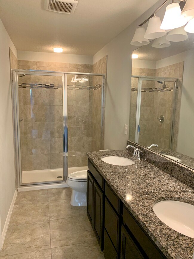 Building Photo - Brandon FL Townhouse
