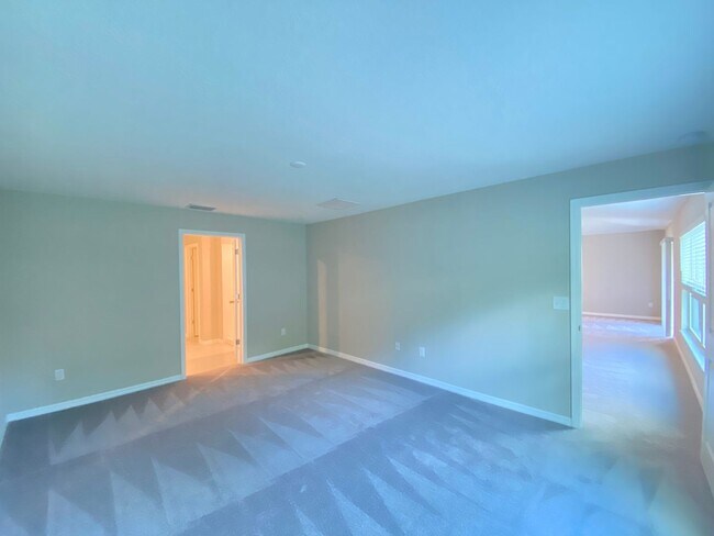 Building Photo - Great SW location 4/2/2 **WON'T LAST**