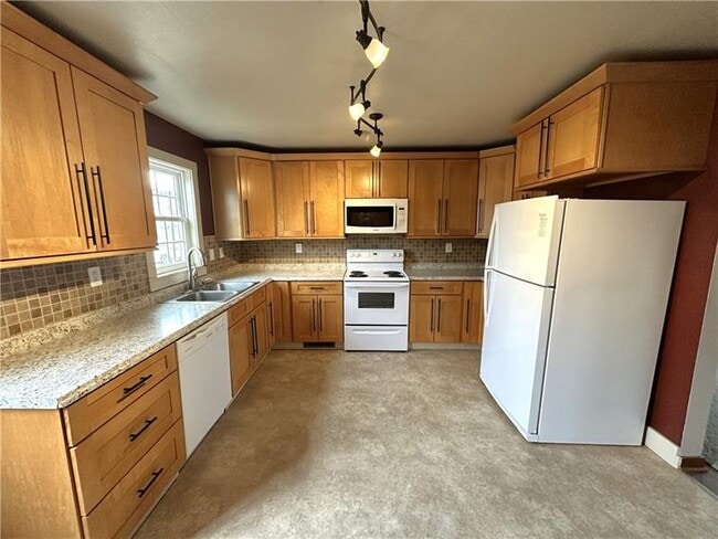 Building Photo - 1 S 6th St