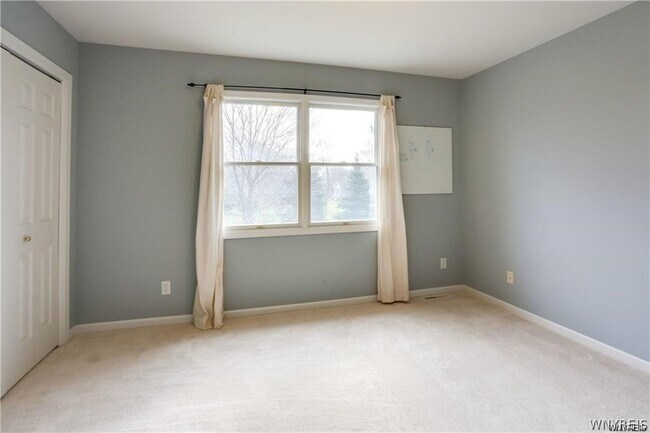 Building Photo - 5558 Martha's Vineyard