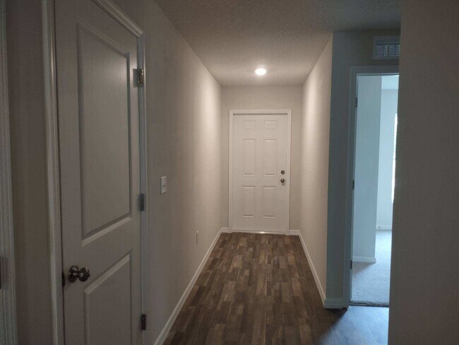 Building Photo - 6248 N Chestnut Terrace