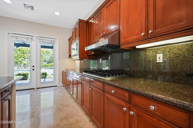 Building Photo - 6077 Mandeville Pl