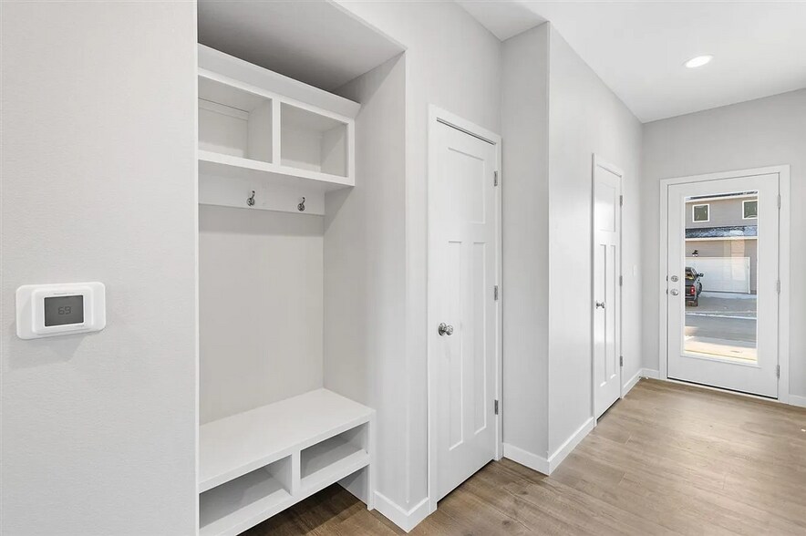 Building Photo - 622 Catherine Dr