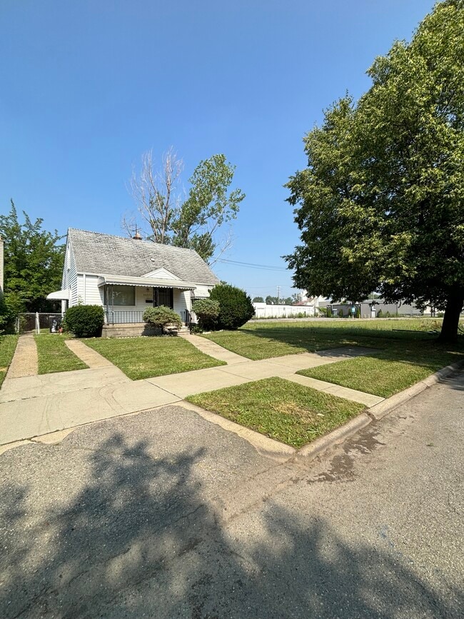 Building Photo - 20277 Rowe St