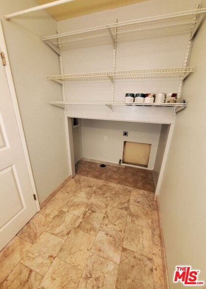 Building Photo - 4365 McLaughlin Ave