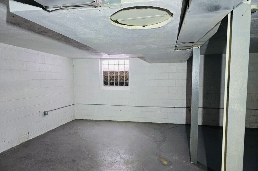 Building Photo - 19942 Norwood St