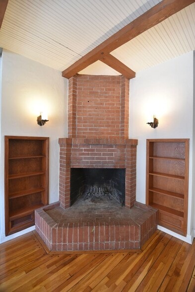 Building Photo - 2062 Argyle Ave