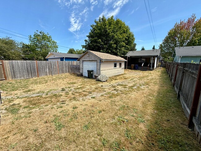 Building Photo - Charming Renovated Cottage with Spacious Y...