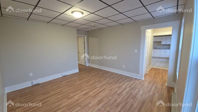 Building Photo - 147 Oak St