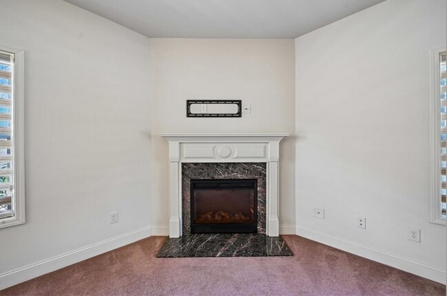Building Photo - 256 Centerview Wy