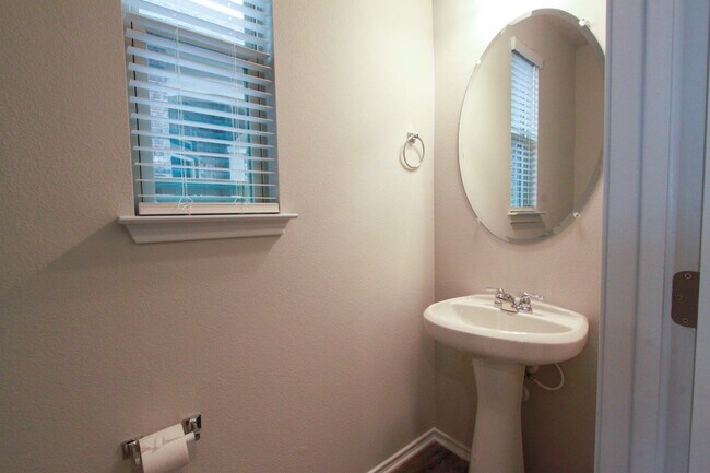 Building Photo - Newly Built 3 Bedroom, 2.5 Bath House in Round Rock's University Park Villas