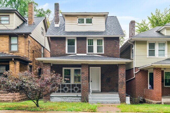 Primary Photo - 2242 Manor Ave
