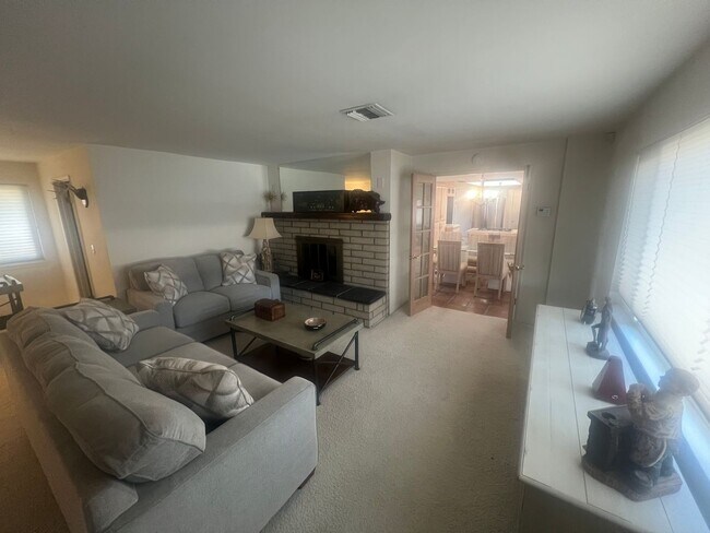 Building Photo - Scenic Hillside Living – Spacious 3 Bed, 2 Bath with Sweeping Views