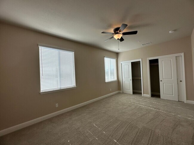 Building Photo - IMMACULANT 4 BEDROOM HOME 2.5 BATHROOM IN SALT CREEK