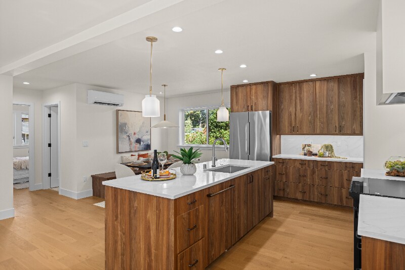 Building Photo - 2349 NE 127th St