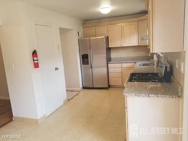 Building Photo - 804 Maple Hill Dr