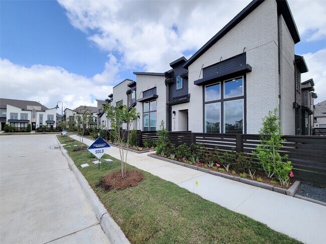 Building Photo - 19730 Riverbed Ln