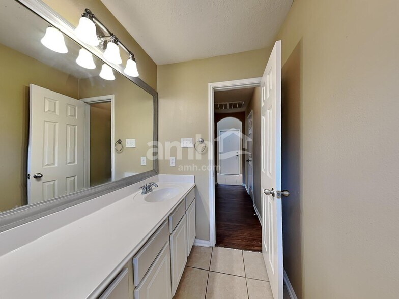 Building Photo - 7612 Misty Lake Ln