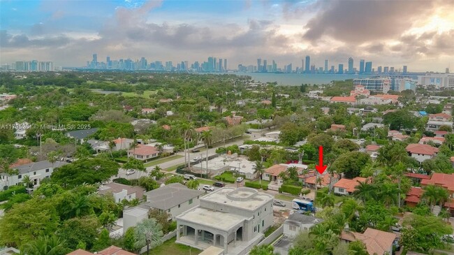 Building Photo - 3722 Royal Palm Ave