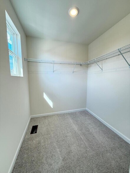 Building Photo - 660 Switchgrass Wy