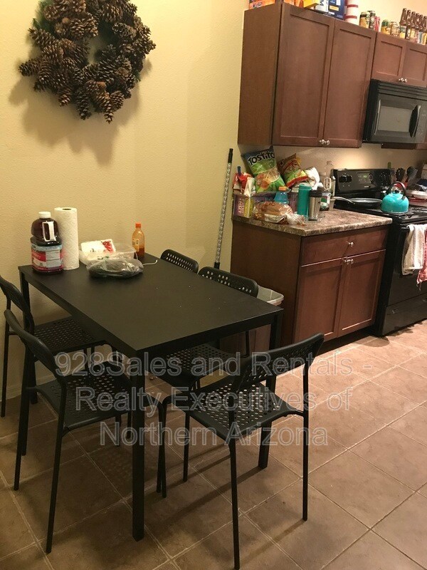 Building Photo - 1385 W University Ave