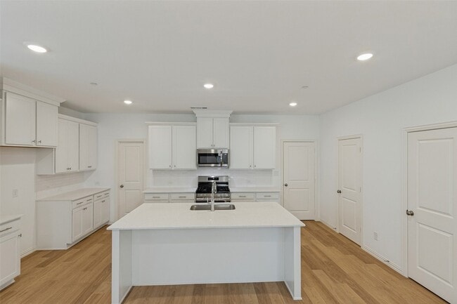 Building Photo - 4766 Lunker St