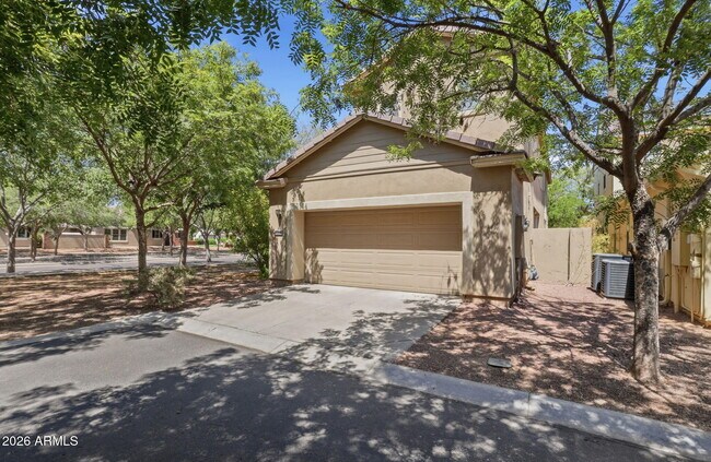 Building Photo - 15372 W Dahlia Dr