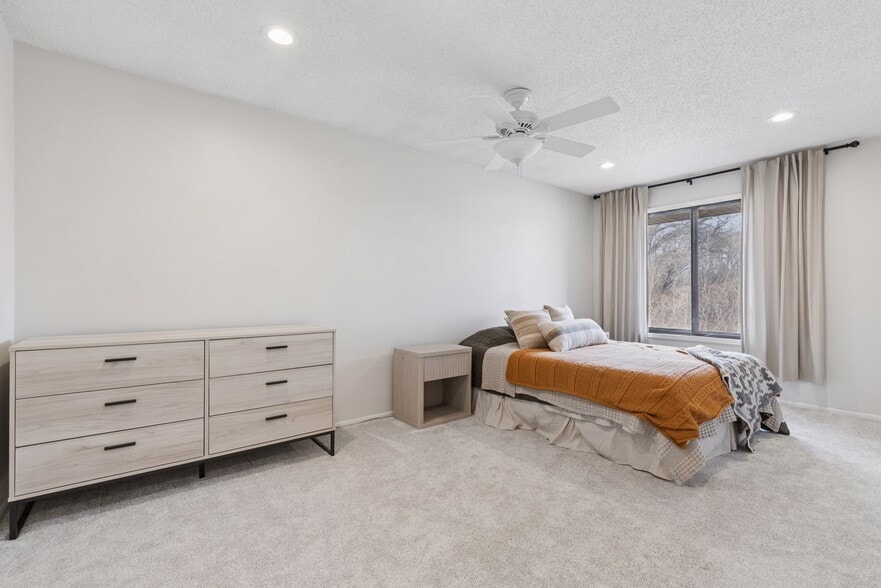 Building Photo - 3620 Independence Ave S