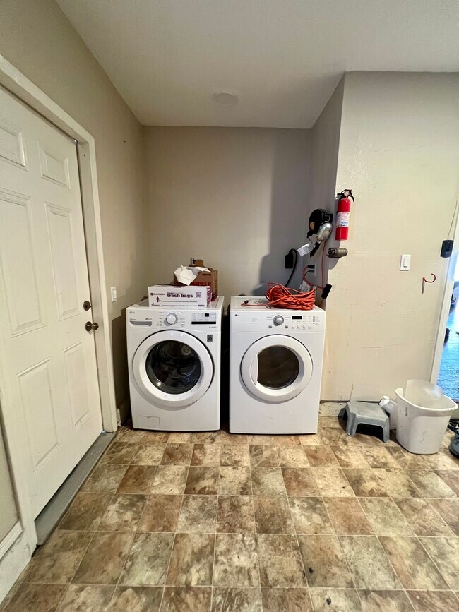 Building Photo - 7617 Prairie Mound Way