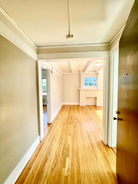 Building Photo - 901 N M St