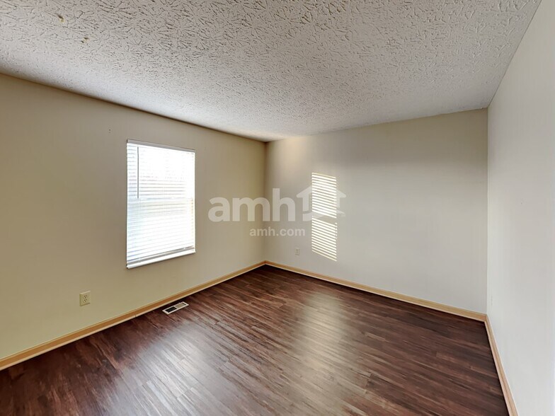 Building Photo - 2107 Waymont Rd