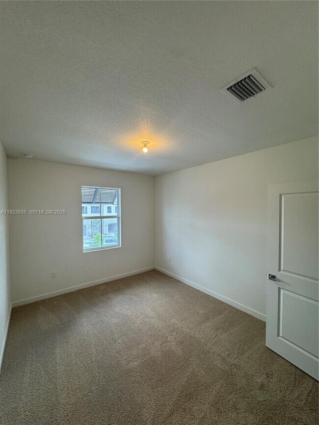 Building Photo - 196 NE 13th Ave