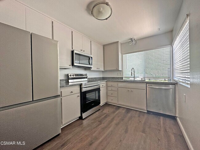 Building Photo - 499 Serento Cir