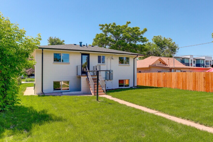 Building Photo - 3056 S Galapago St