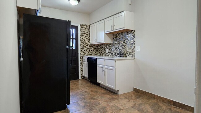 Building Photo - 1026 Sanford Ave
