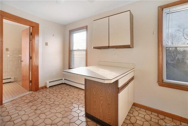 Building Photo - 132 Hemingway Ave