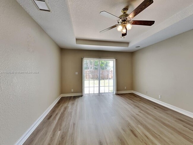 Building Photo - 211 NE 24th Ave