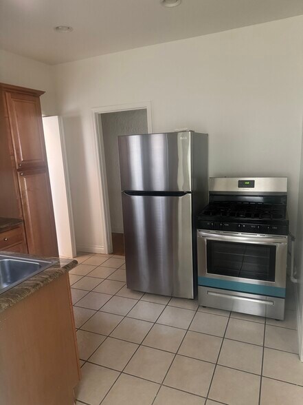 Kitchen - 630 N Spaulding Ave