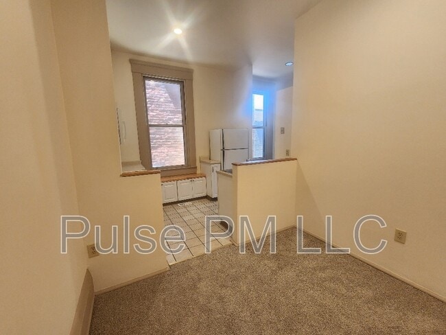 Building Photo - 112 E 5th St