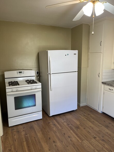 Kitchen - 214 Delaware Rd