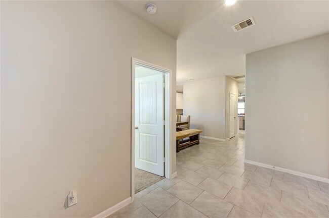 Building Photo - 9011 Hemlock Dr